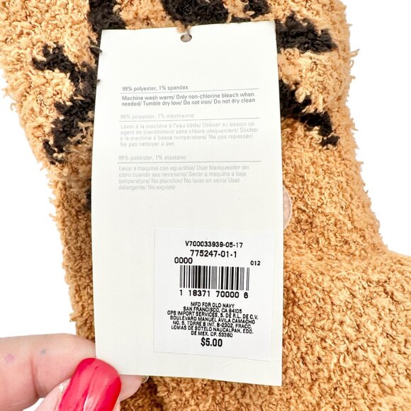 Christmas Gift Basket Set Reindeer Themed Socks Towel Plush Toy Woven Basket - Picture 9 of 13